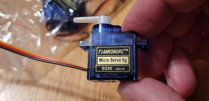 cute little hobby servo