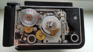 yashica mat with gear and spring circled in red